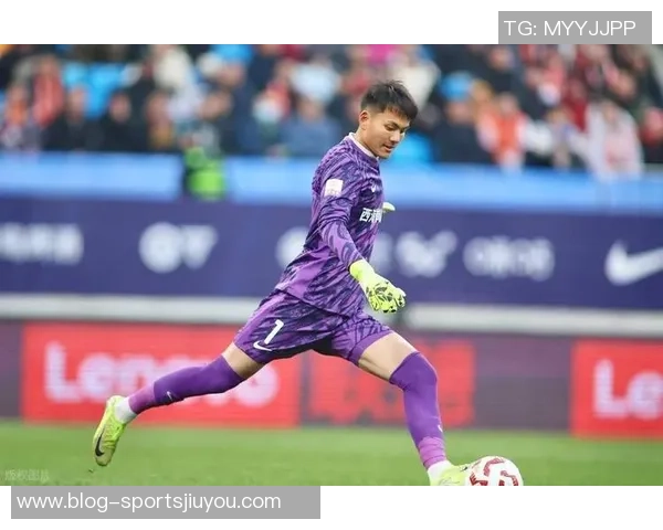 门将李昊在低谷中为中国足球带来希望与重生的曙光 门将李昊在低谷中为中国足球带来希望与重生的曙光